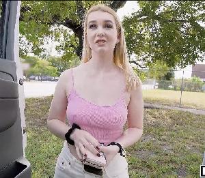 ★★❤️街头邀请不穿胸罩的吊带衣超短裙小姐姐上车做爱❤️